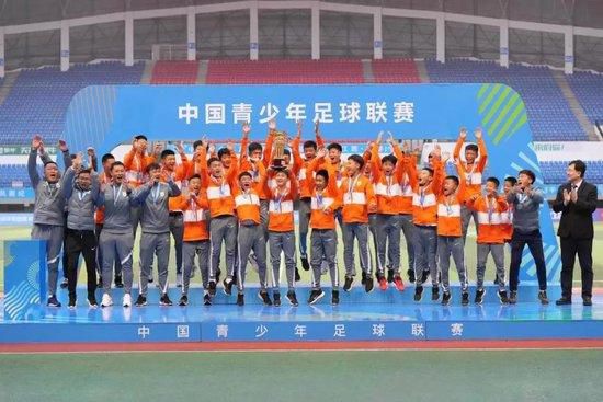 第47分钟，切尔西前场任意球机会，里斯-詹姆斯主罚直接攻门，打高了。